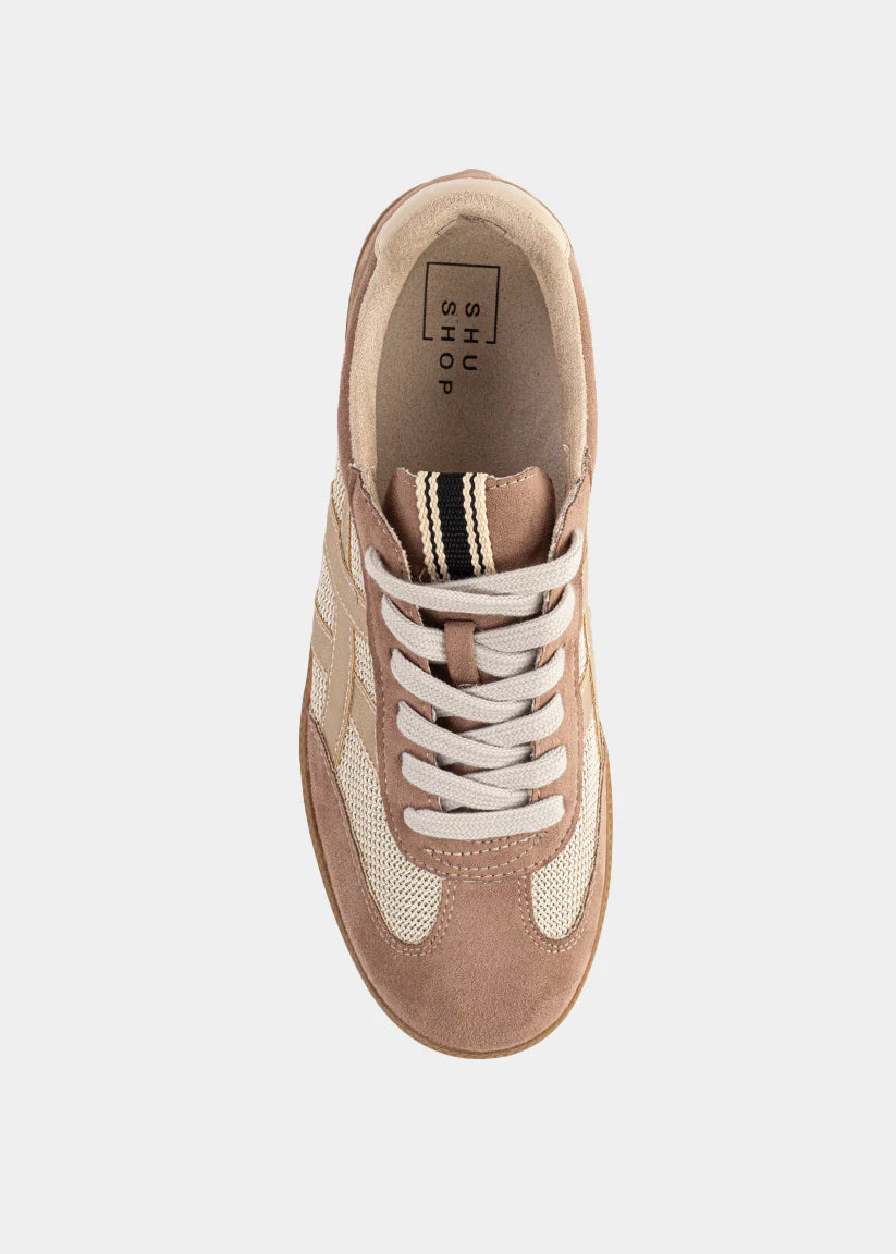 Beige sneaker with white laces on a light gray background
